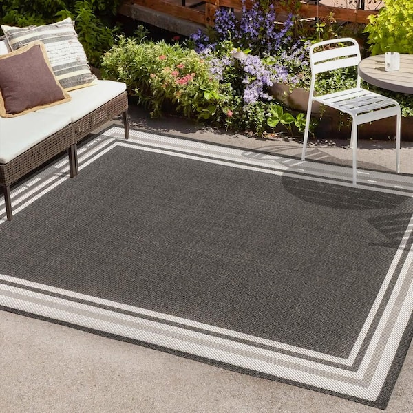 https://images.thdstatic.com/productImages/cd6898dc-7e3d-4ef7-9365-db25acba4c4d/svn/black-cream-jonathan-y-outdoor-rugs-smb201c-5-64_600.jpg