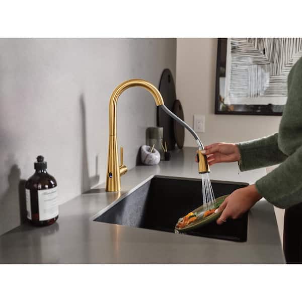 Sleek Touchless Single Handle Pull-Down Sprayer Kitchen Faucet with MotionSense Wave in Brushed Gold