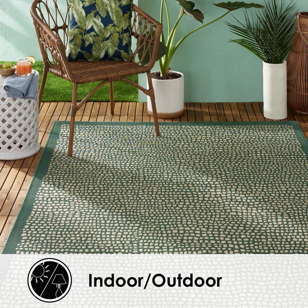 Green and Beige Synthetic Rectangular 8' x 10' Indoor/Outdoor Rug