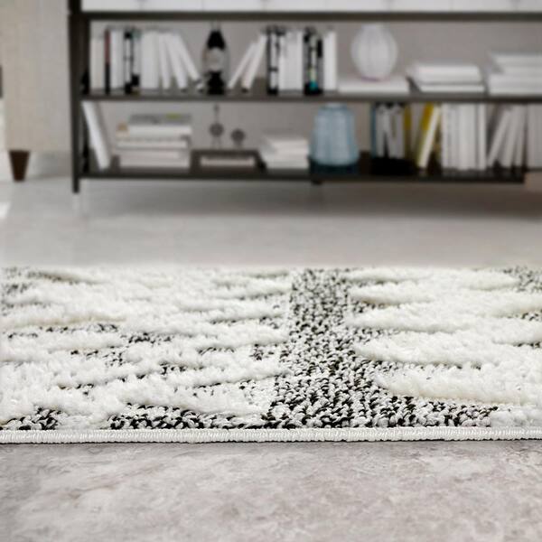 Palafito Geometric High-Low Area Rug