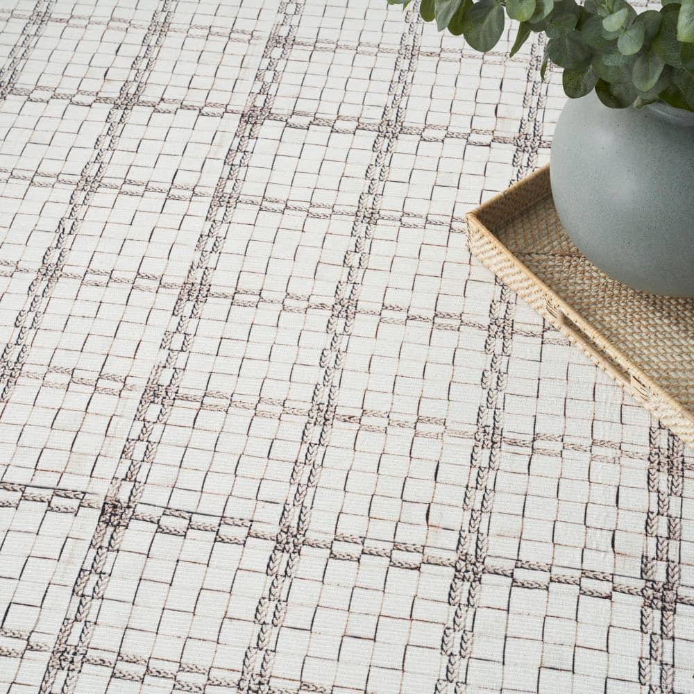 Ivory and Gray Geometric Cotton Synthetic Washable Rug 4' x 6'