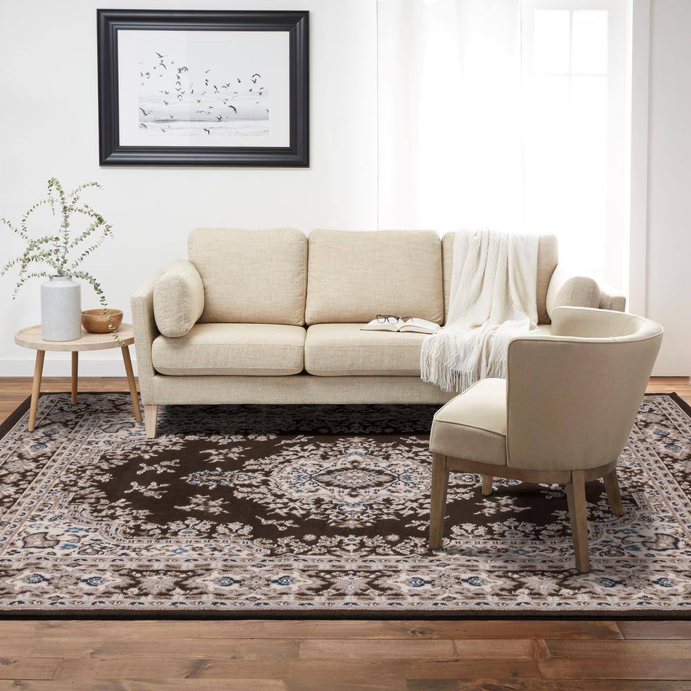 Brown and Ivory Traditional Medallion Area Rug, 5'3"x7'5"