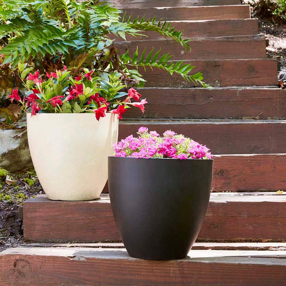 Medium Coffee Resin Egg-Shaped Indoor/Outdoor Planter