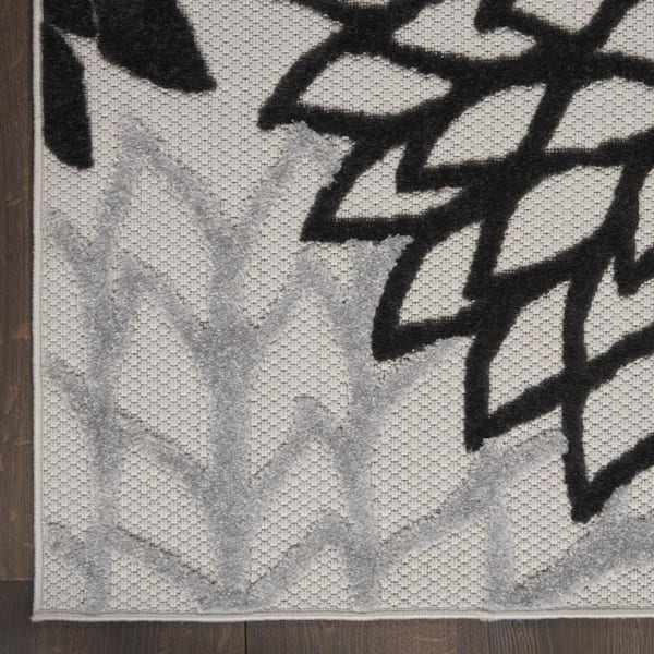 Black, White 3 ft. x 4 ft. Woven Polypropylene Indoor/Outdoor Area Rug
