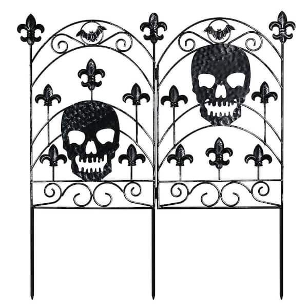 22 in. W x 17 in. H Metal Fence Decorative Garden Stakes with Skull Head, Yard Signs for Halloween