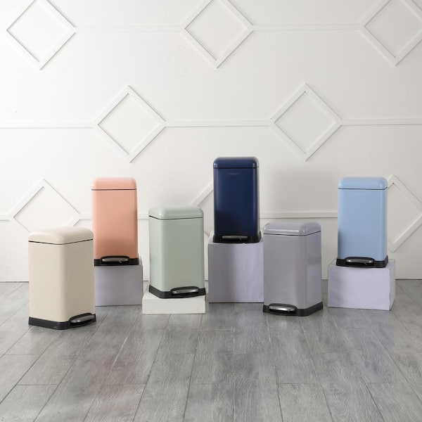 happimess Betty Retro Mini 3.2-Gal. Step-Open Trash Can, Flamingo