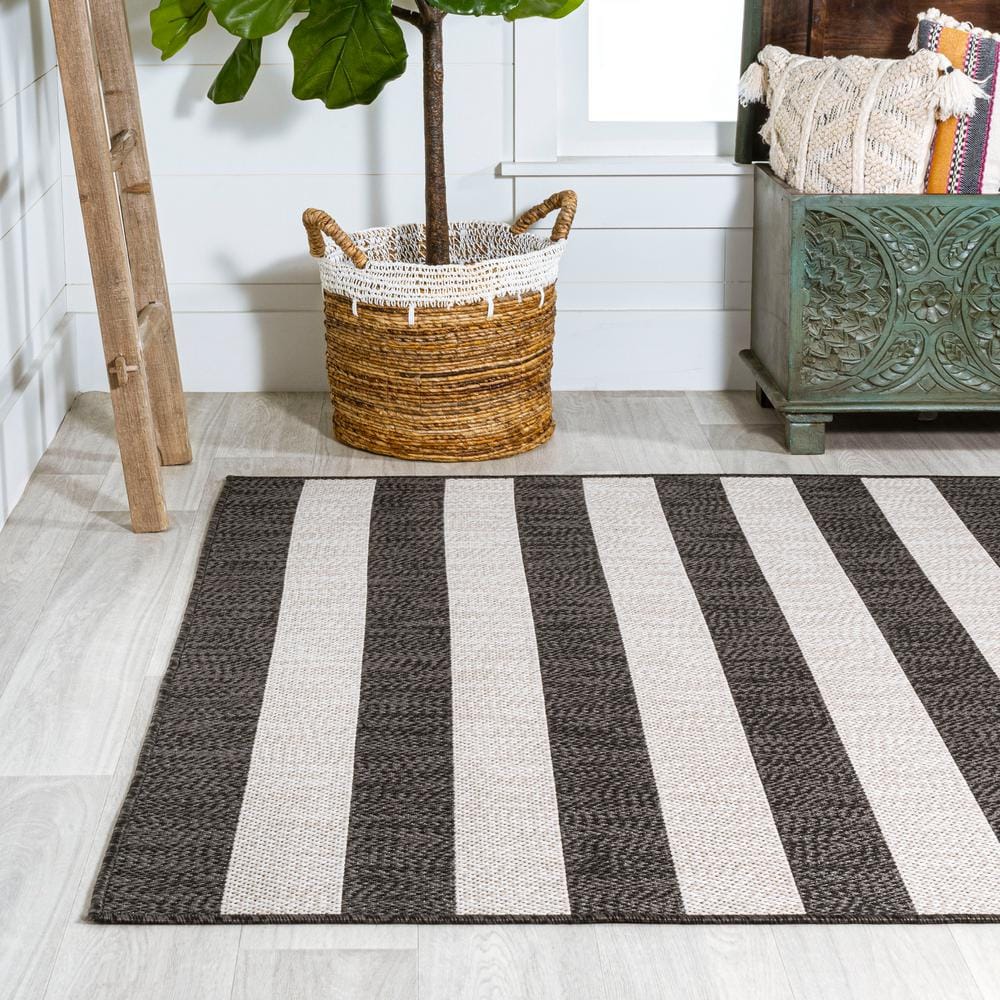 Modern Cottage Black/Cream Wide Stripe Synthetic Area Rug 4' x 6'