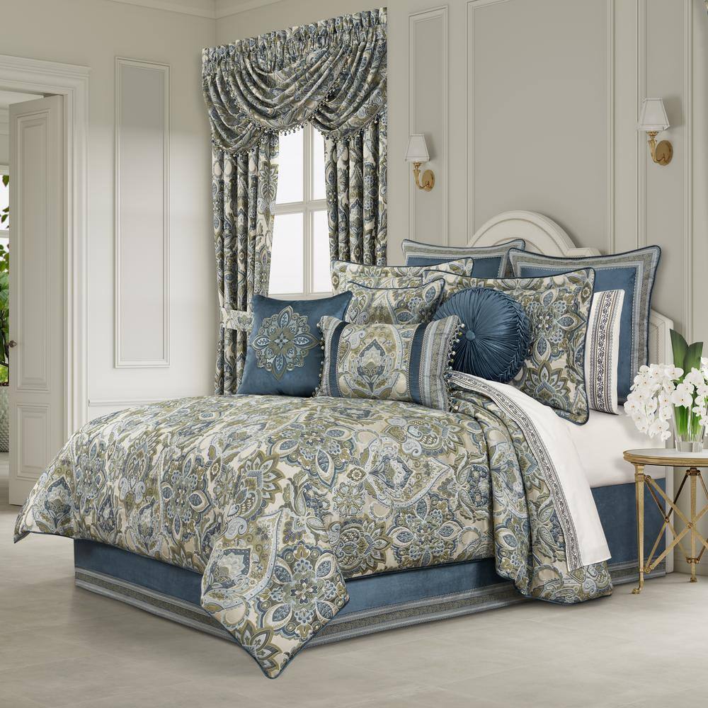 Avellino 20" Square Woven Medallion Throw Pillow