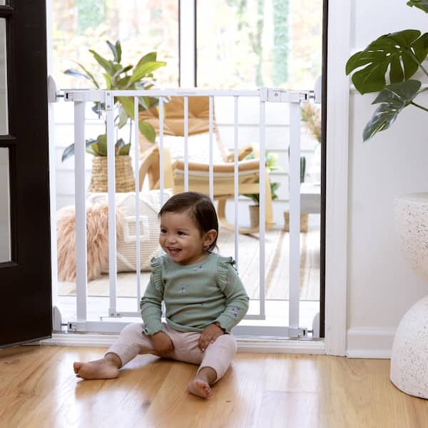 Summer Infant Doorway 37 in. S Series Quad Cam Lock Gate in White for Baby and Pet