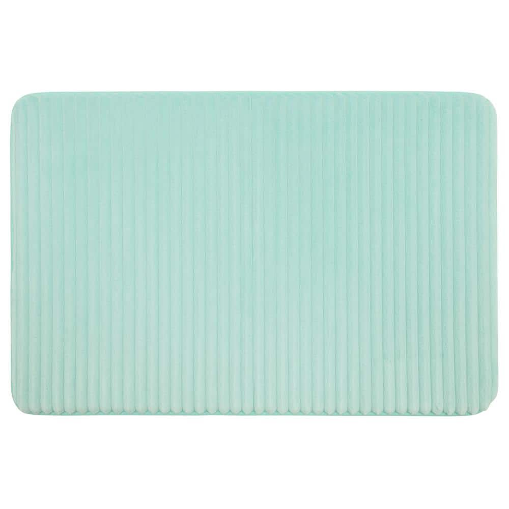 https://images.thdstatic.com/productImages/ce58f12f-0d99-420a-9f20-aeabdbf8a1f6/svn/classic-mint-mohawk-home-bathroom-rugs-bath-mats-108510-64_1000.jpg