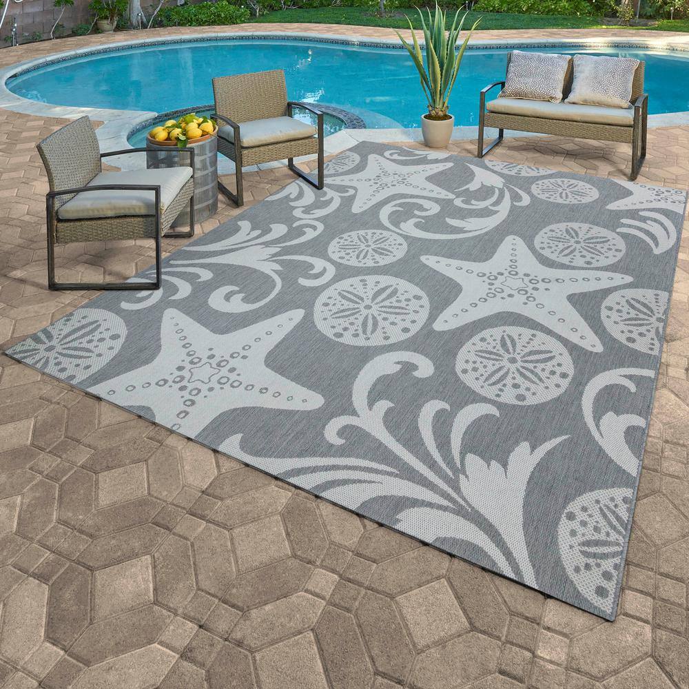 Gray Nautical Starfish and Sand Dollar 5' x 7' Indoor/Outdoor Area Rug