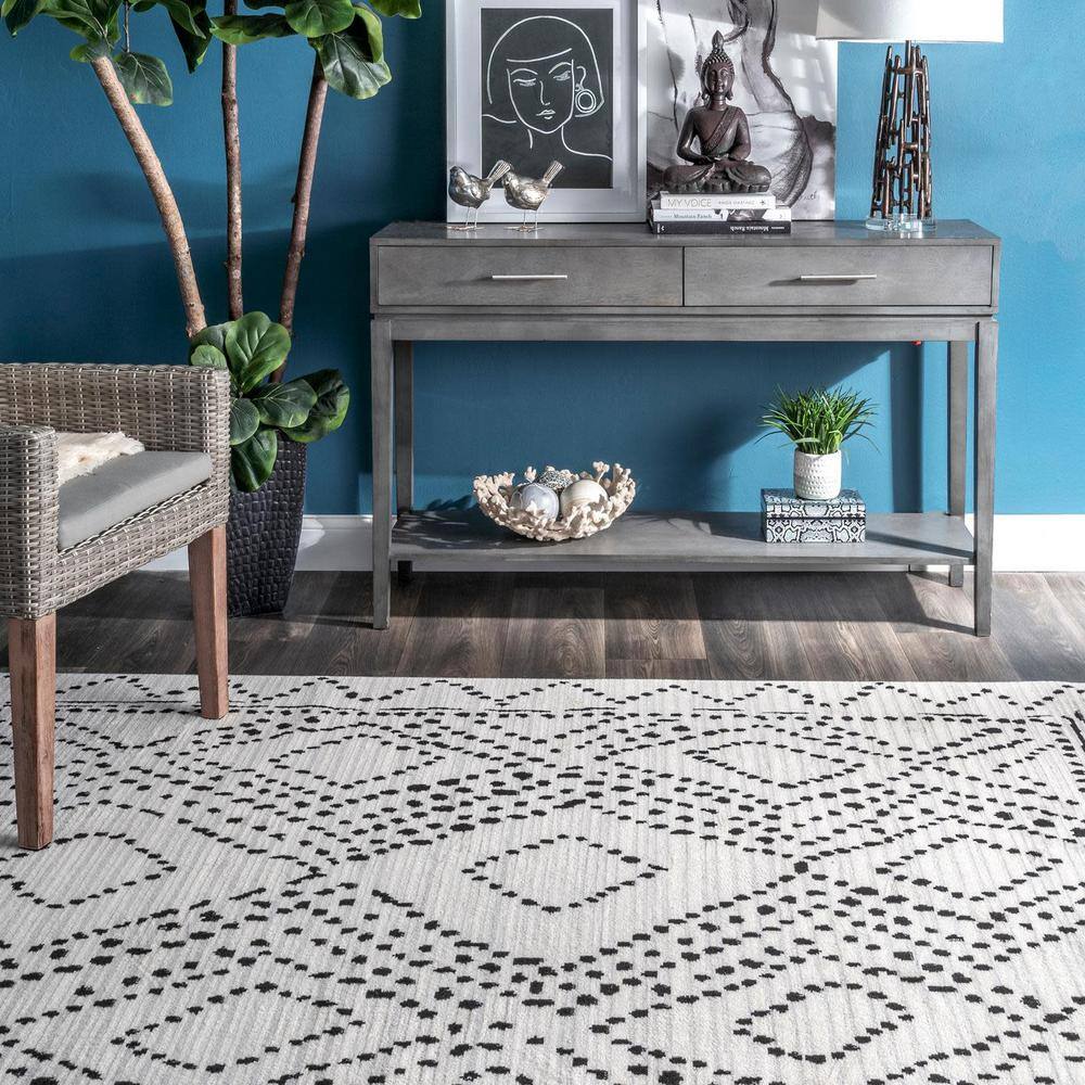 Mila Gray and White Moroccan Diamond Trellis Runner Rug