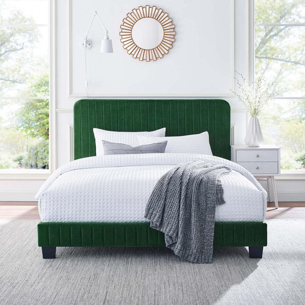 Emerald Green Velvet Tufted Queen Platform Bed with Wood Frame