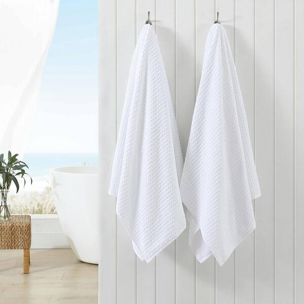 https://images.thdstatic.com/productImages/ce962b26-c8f2-4471-a4d3-155ffa346f17/svn/white-tommy-bahama-bath-towels-ushsac1240328-31_600.jpg