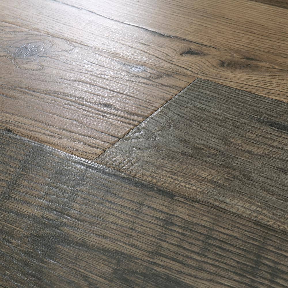 https://images.thdstatic.com/productImages/ce9db129-18e8-4479-83c4-0fc7fb3d9d11/svn/honeysuckle-oak-pergo-laminate-wood-flooring-lf000988-1f_1000.jpg