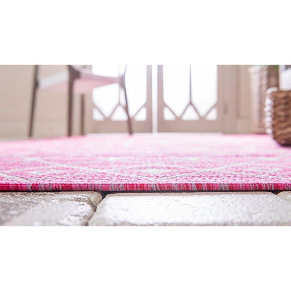 Fuschia Geometric Trellis 5'1" x 8' Outdoor Synthetic Rug
