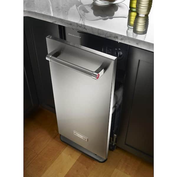 KitchenAid 15 in. Built-In Ice Maker with 25 Lbs. Ice Storage Capacity,  Self- Cleaning Cycle, Clear Ice Technology & Digital Control - Stainless  Steel with Prin…