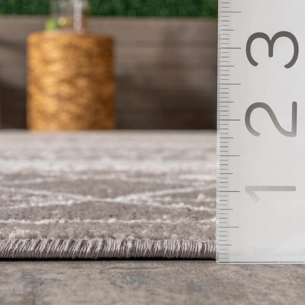 Easy-Care Reversible Moroccan Trellis 5' x 8' Area Rug in Gray