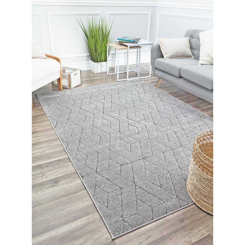 Gray Geometric Stain-Resistant Synthetic Area Rug 2' x 4'