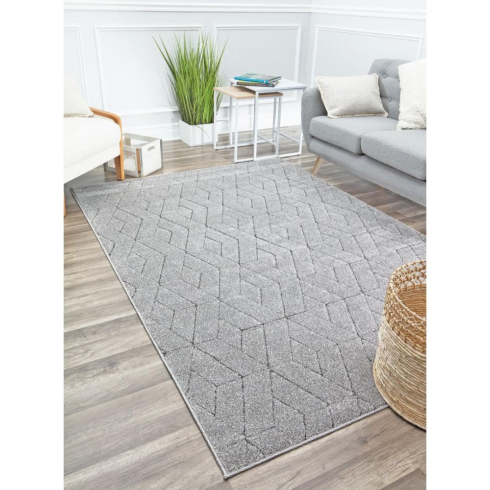 Gray Geometric Stain-Resistant Synthetic Area Rug 2' x 4'