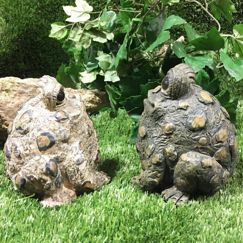 Whimsical Toad Hollow Stretch Garden Statues Set in Brown Resin