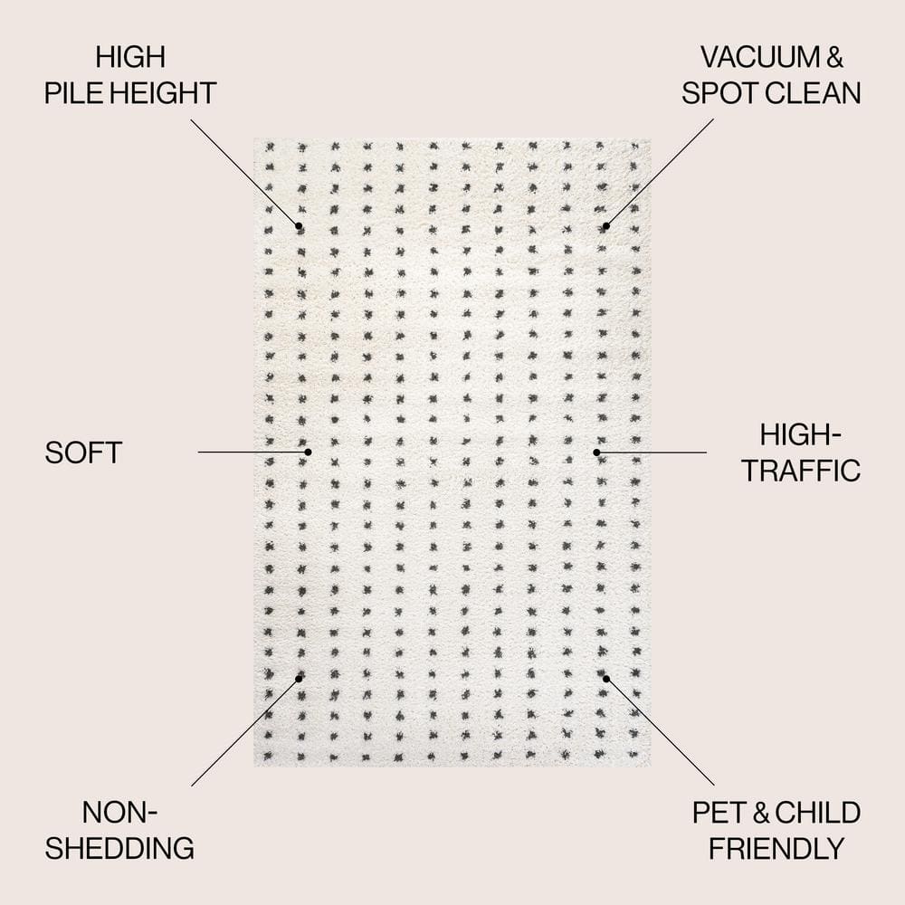 JONATHAN  Y Moroccan HYPE Pele Dot Shag 8 x 10 (ft) Loomed Polypropylene White/Black Rectangular Indoor Geometric Coastal Area rug