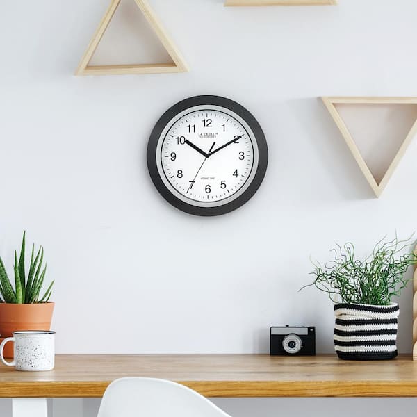 La Crosse Technology 10 in. H Round Atomic Analog Wall Clock in Black ...