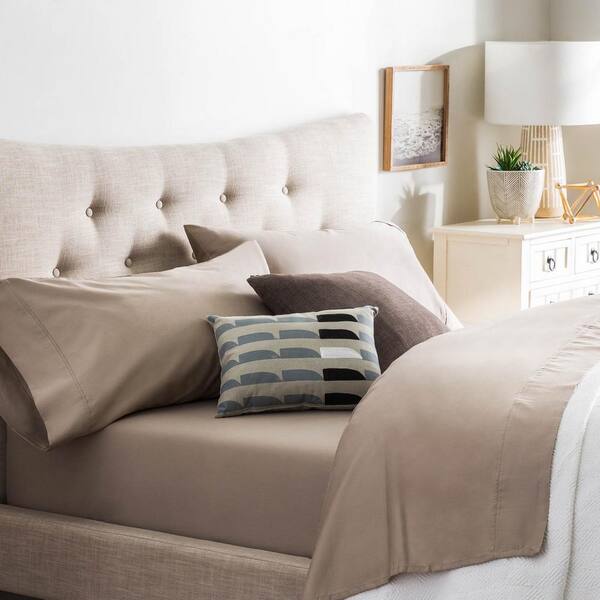 Solid White Soft Deep Pocket Wrinkle Resistant 4-Piece California King Bed Sheet Set Cotton Blend 600 Thread Count Solid White Soft Deep Pocket Wrinkle Resistant 4-Piece California King Bed Sheet Set Cotton Blend 600 Thread Count