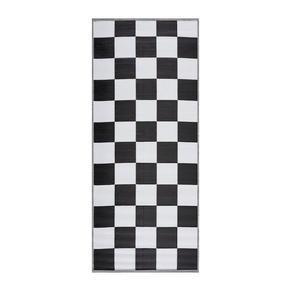 PLAYA RUG California Black White 2 ft. 3 in. x 6 ft. Reversible Recycled Plastic Indoor/Outdoor Area Rug
