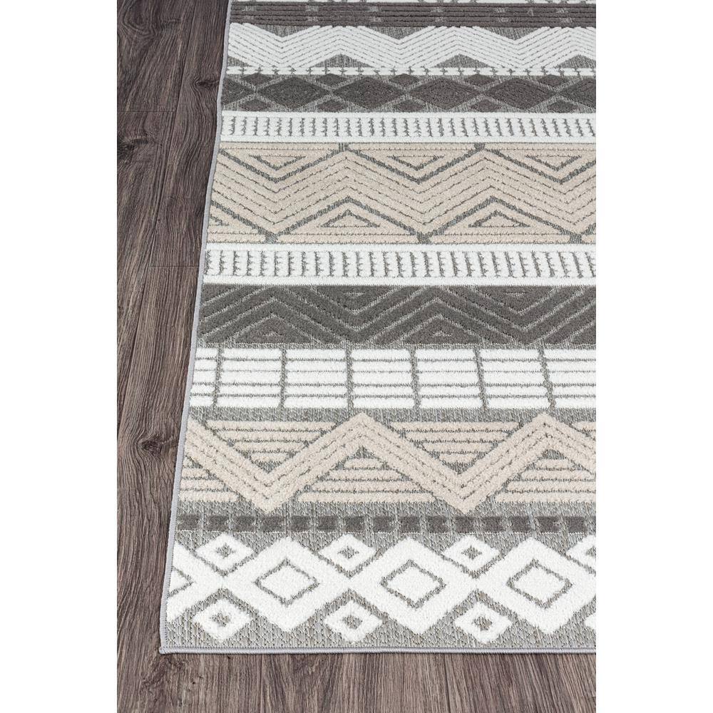 Gray Geometric 5' x 7' Indoor/Outdoor Area Rug