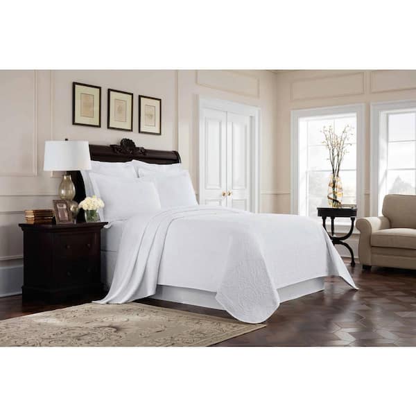 Royal Heritage Home Williamsburg Richmond White Solid Full Bed Skirt