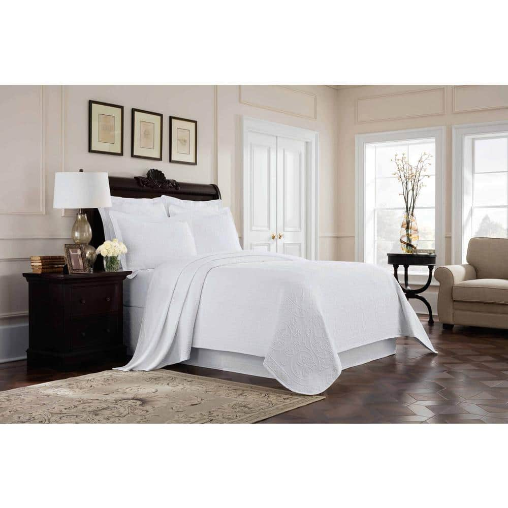 https://images.thdstatic.com/productImages/cfb2278a-3e79-41fc-b5d0-8901184f4243/svn/royal-heritage-home-bedding-sets-048975017623-64_1000.jpg