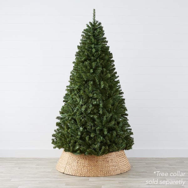 https://images.thdstatic.com/productImages/cfccbfc3-effd-4bf2-9483-4fcdbf0af4ba/svn/best-choice-products-unlit-christmas-trees-sky6333-c3_600.jpg