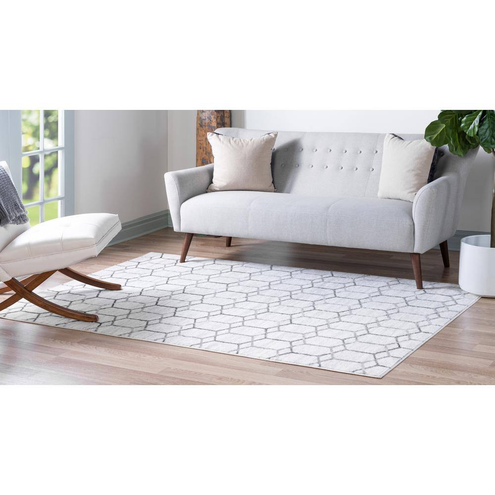 White Trellis Stain-Resistant Synthetic 7x10 Rug