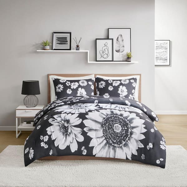 Intelligent Design Lilith Polyester 3-Pcs Black/White Full/Queen Floral Reversible Comforter Set
