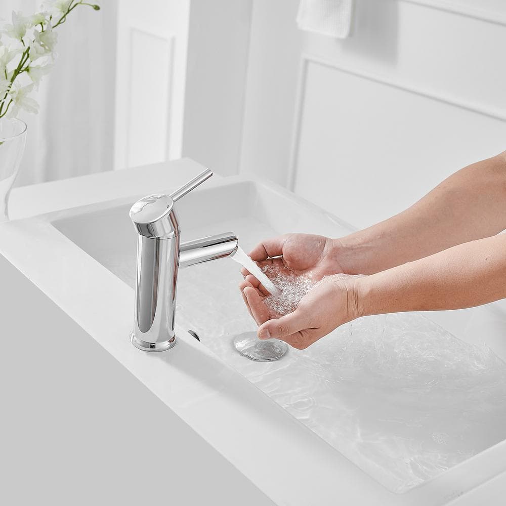 Polished Chrome Single-Handle Bathroom Faucet with Drain Assembly