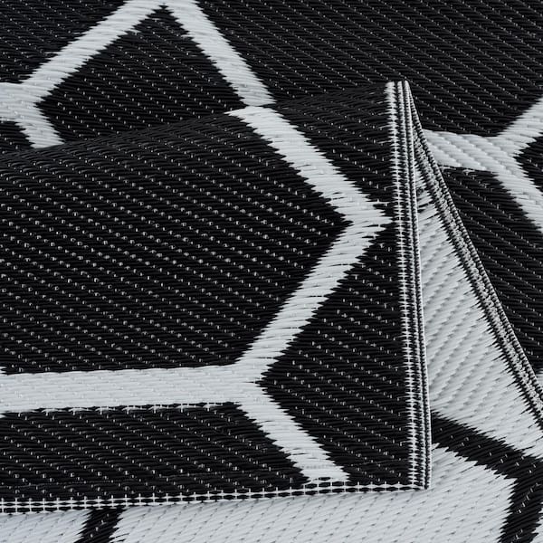 Miami Black White 4 ft. x 6 ft. Reversible Recycled Plastic Indoor/Outdoor Area Rug
