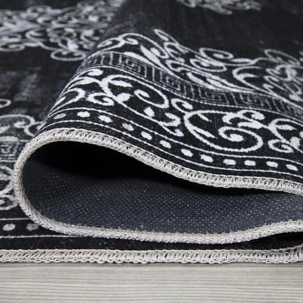 https://images.thdstatic.com/productImages/d0085eb2-2db5-4d23-962b-6f4e12d6c8e4/svn/7790-black-ottomanson-area-rugs-lsb7090-4x6-a0_600.jpg