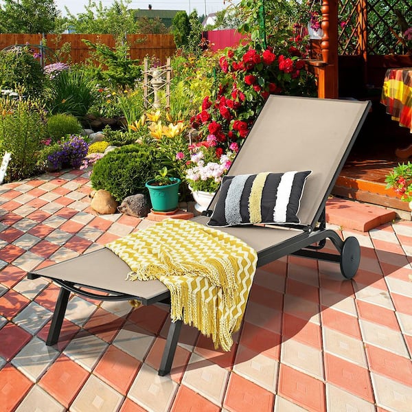 Aluminum Reclining Outdoor Lounge Chair in Brown