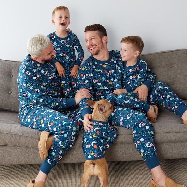 https://images.thdstatic.com/productImages/d01a9a9a-59a9-462c-8f2b-087d13651547/svn/the-company-store-pajamas-sleepwear-68079c-s-blue-multi-1d_600.jpg