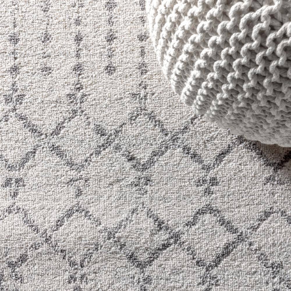 Ivory and Gray Diamond-Patterned 3' x 5' Synthetic Area Rug