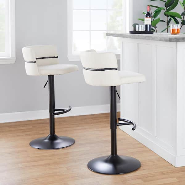 Bar stool with online adjustable footrest