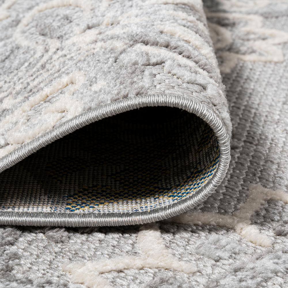 Light Gray and Ivory Paisley High-Low 5' x 8' Indoor/Outdoor Rug