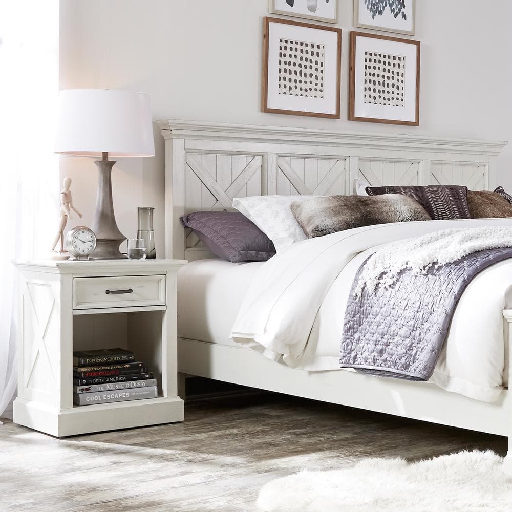 Seaside Lodge Off-White King Bed with Nightstand and Chest