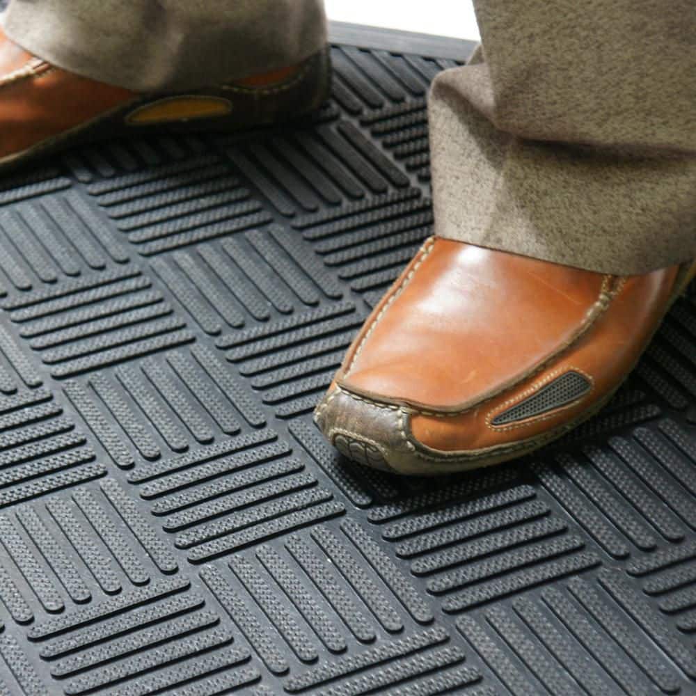 Dura-Scraper Black Rubber Checkered Entrance Mat 36" x 48"
