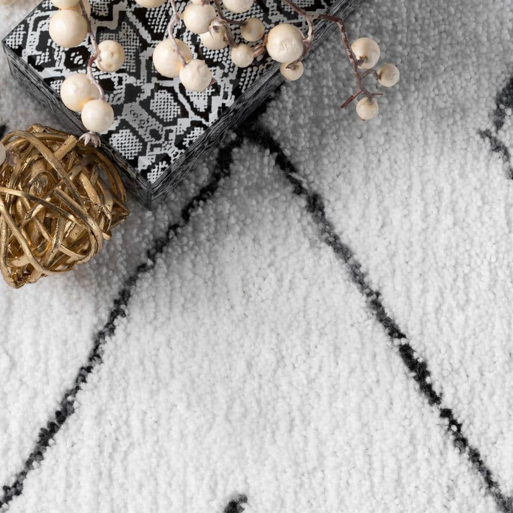 Luxurious White Geometric Tufted Square Shag Rug, 6'