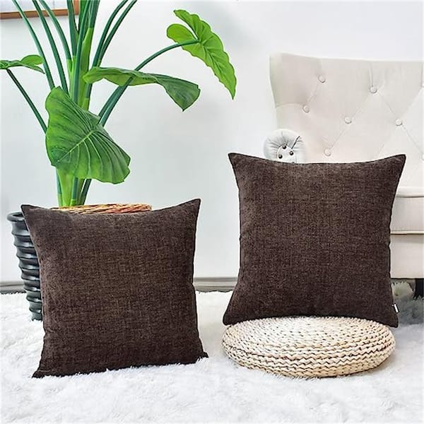 https://images.thdstatic.com/productImages/d07a434b-3504-41c9-b51c-66528a9029d5/svn/outdoor-throw-pillows-b07hk6vv2y-44_600.jpg