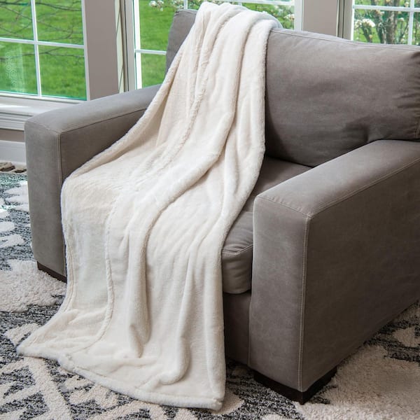 THE NORTHWEST GROUP HGTV Super Luxe Faux Fur Snowbound-White Throw Blanket