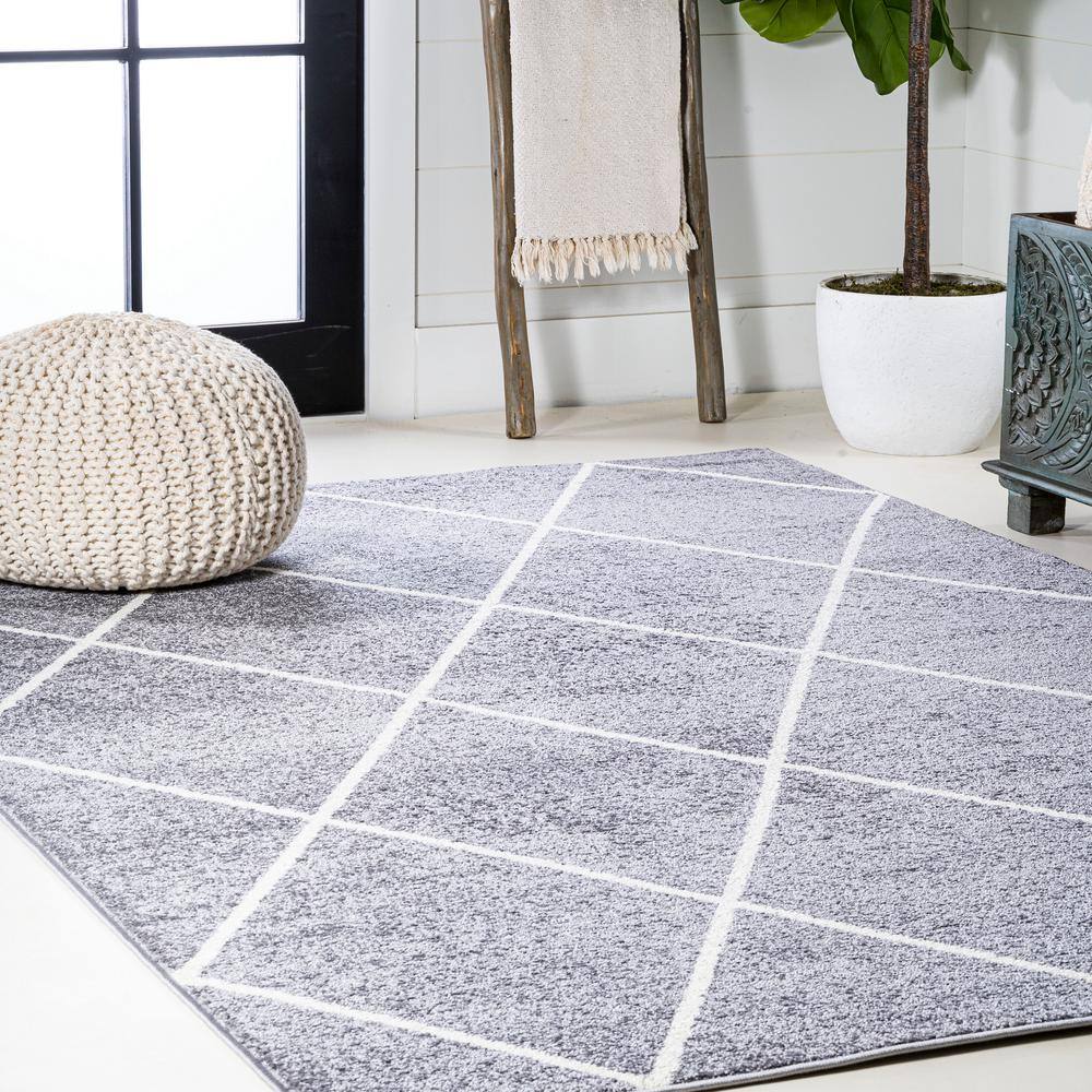 Gray and White Diamond Trellis Synthetic Area Rug, 5 x 8