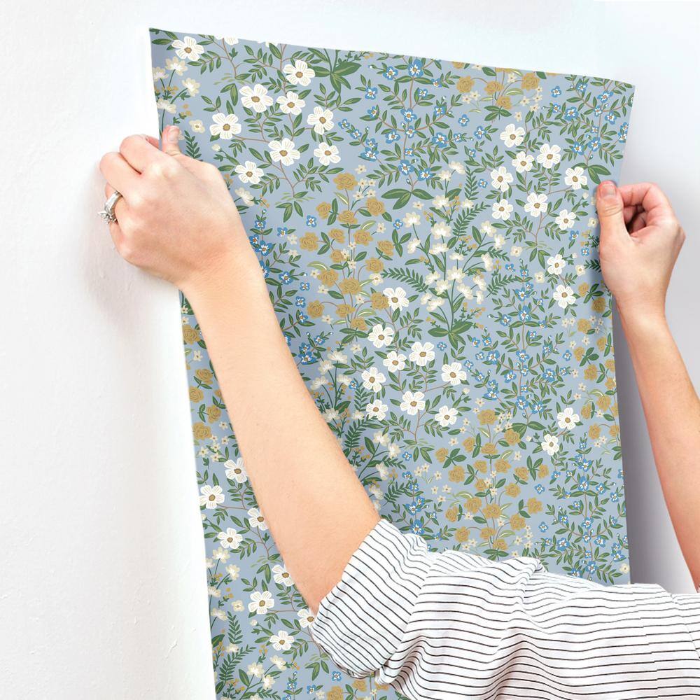 Blue and White Floral Nonwoven Wallpaper Roll